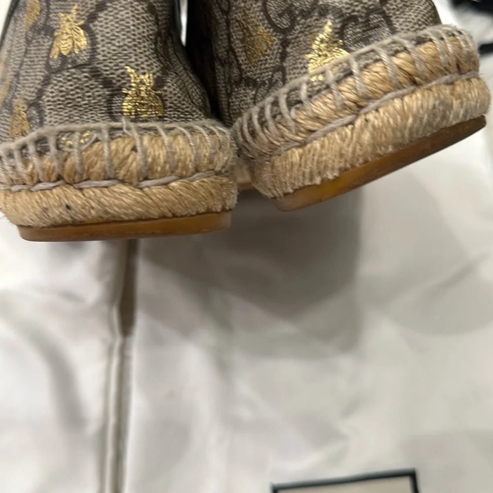 GUCCI GG Supreme Bee Espadrilles - Picture 8 of 15